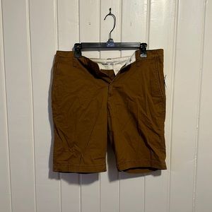 Mens Old Navy Lived In Straight 10” inseam 33 shorts brown NWT